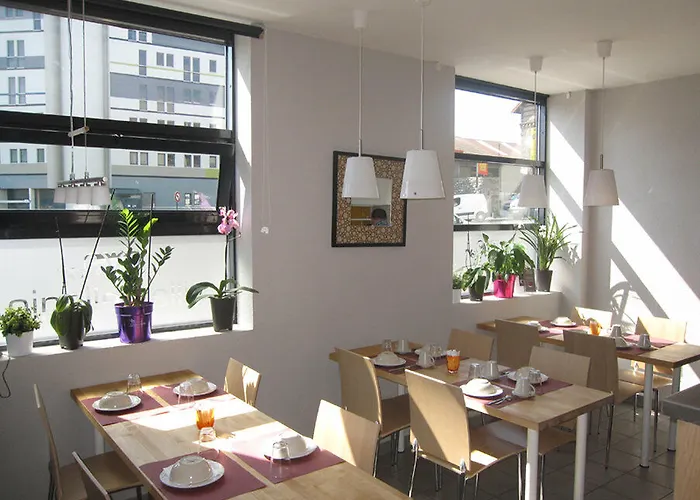 Le Carmin By Popinns